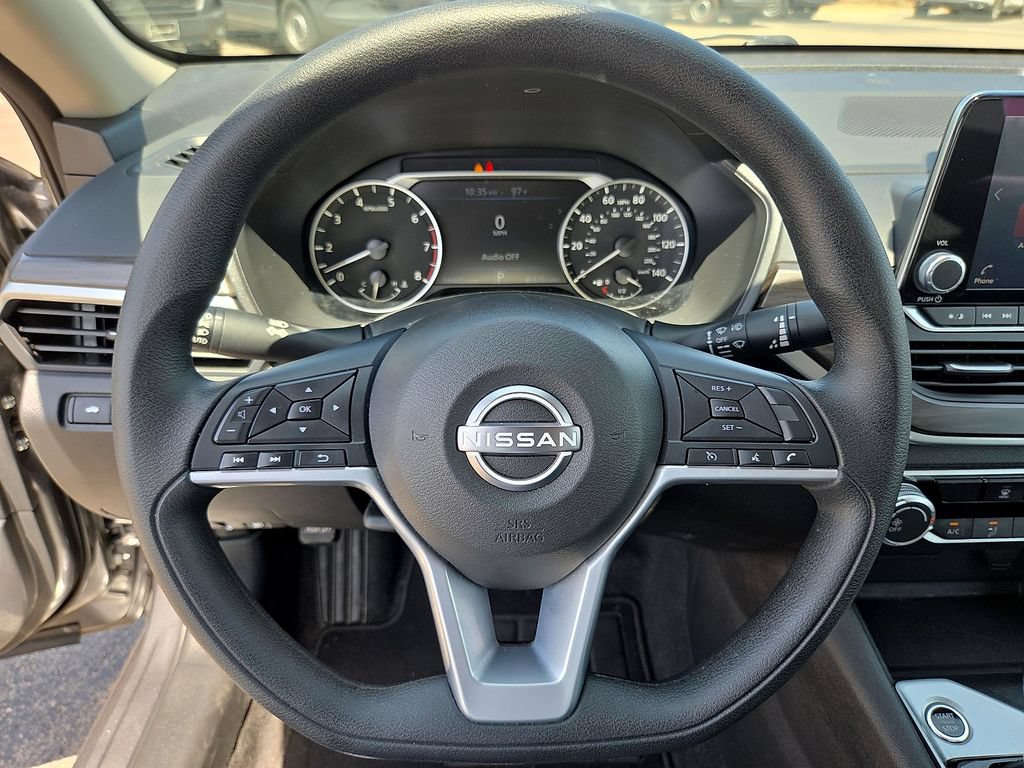 Used 2025 Nissan Altima 2.5 SV FWD image 21