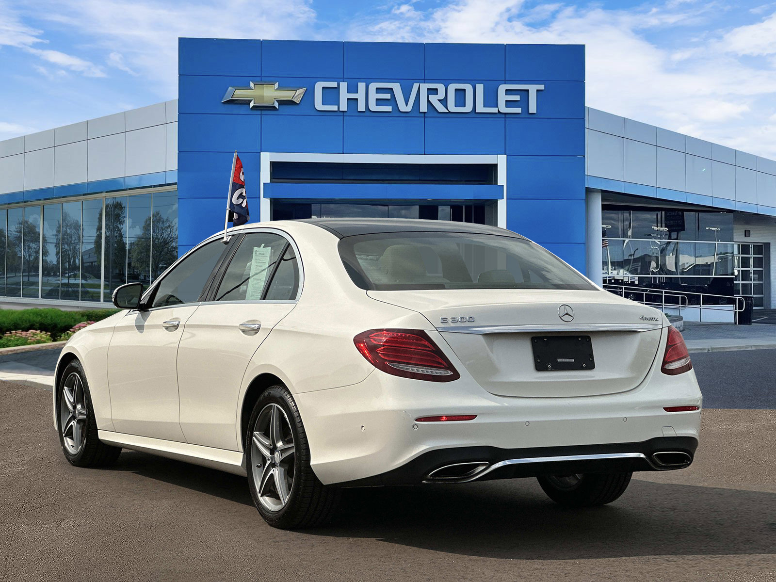 Used 2017 Mercedes-Benz E 300 4MATIC image 3