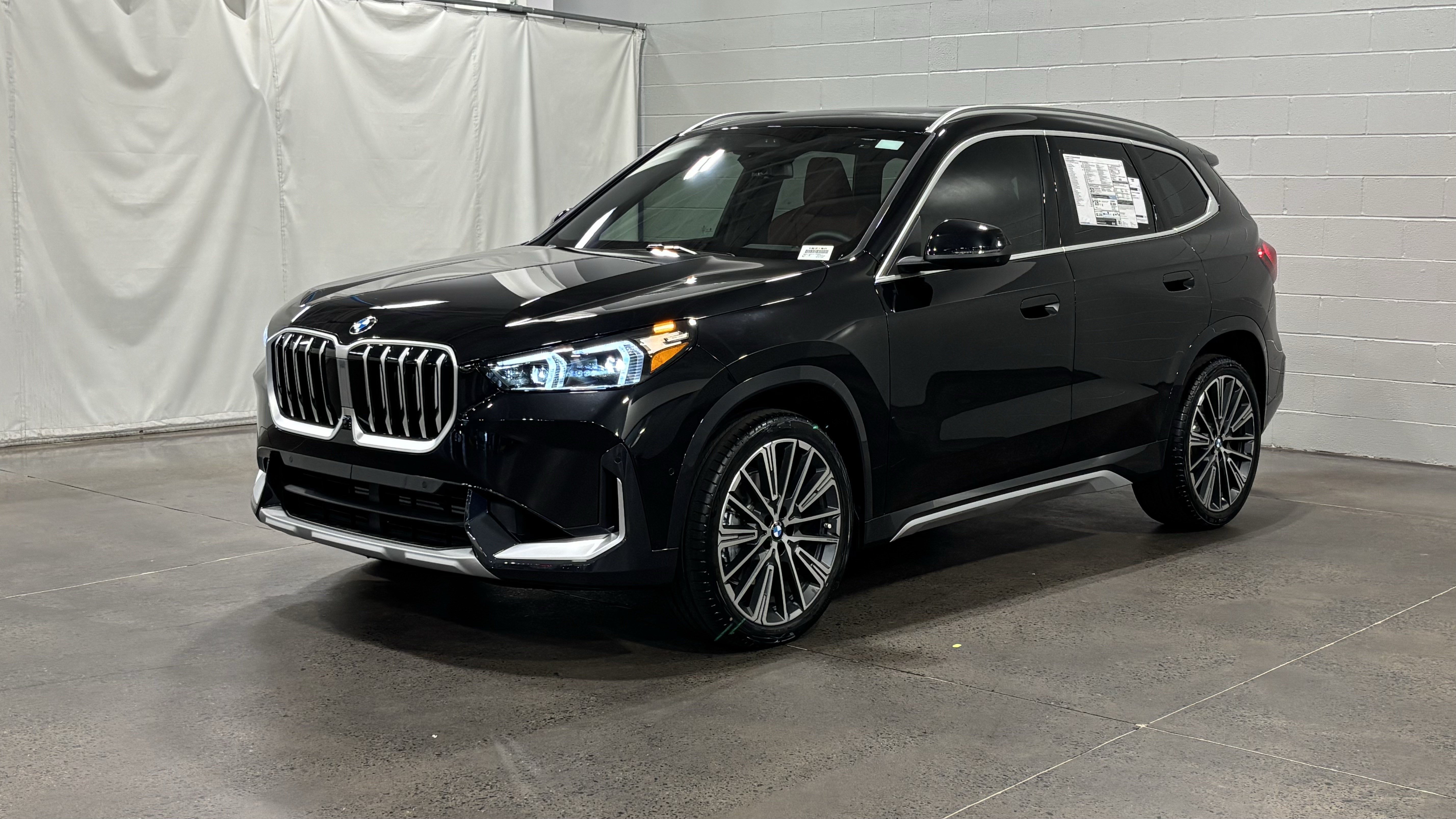 Used 2026 BMW X1 xDrive28i w/ Technology Package AWD/4WD image 3