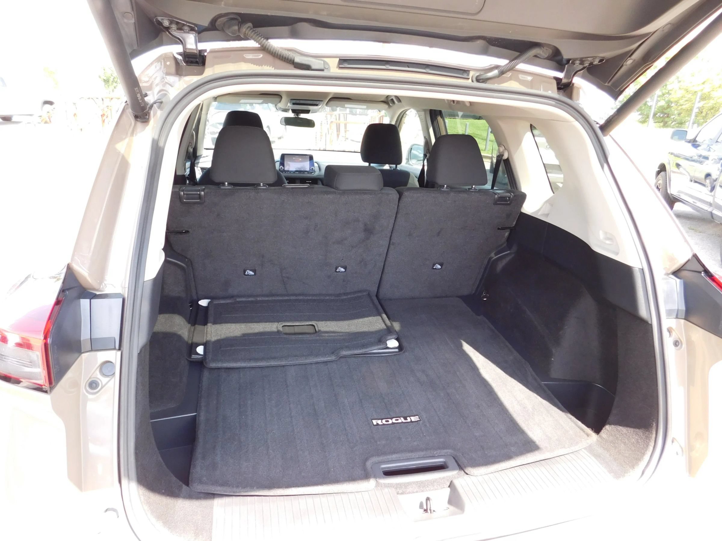 Used 2025 Nissan Rogue SV FWD image 9