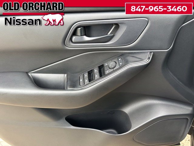 Used 2025 Nissan Rogue S AWD/4WD image 8