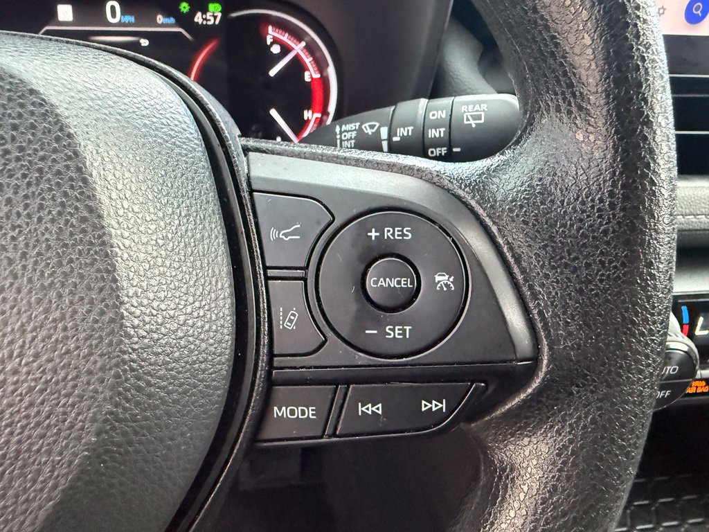 Used 2025 Toyota RAV4 XLE AWD/4WD image 17