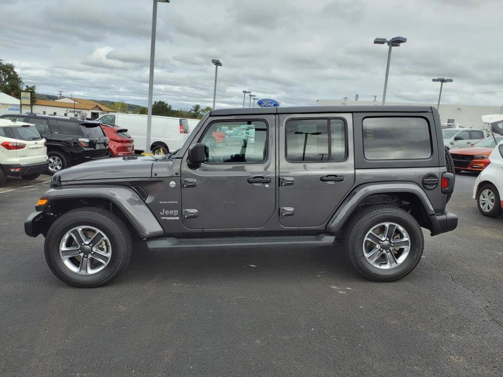 Used 2021 Jeep Wrangler Unlimited Sahara image 2