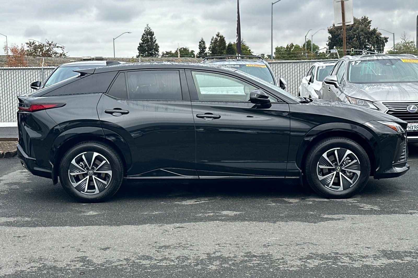 Used 2025 Lexus RZ 300e image 3