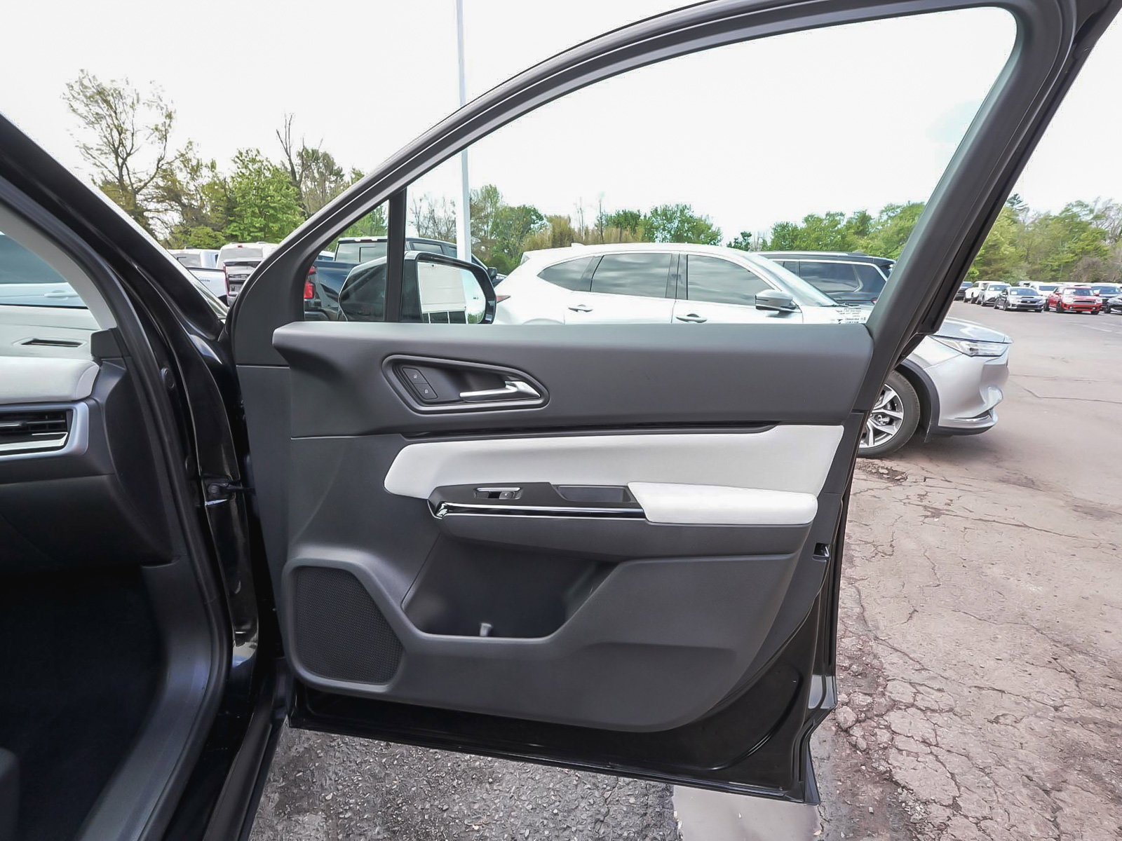Used 2025 Honda Prologue EX image 13