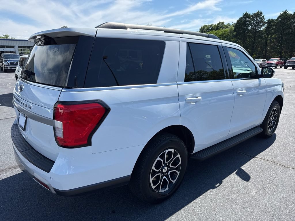 Used 2024 Ford Expedition XLT AWD/4WD image 2
