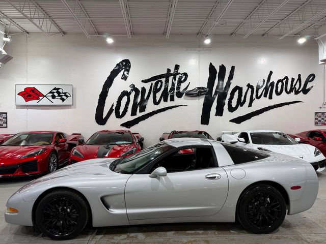 Used 2003 Chevrolet Corvette Coupe w/ Preferred Equipment Group RWD image 2