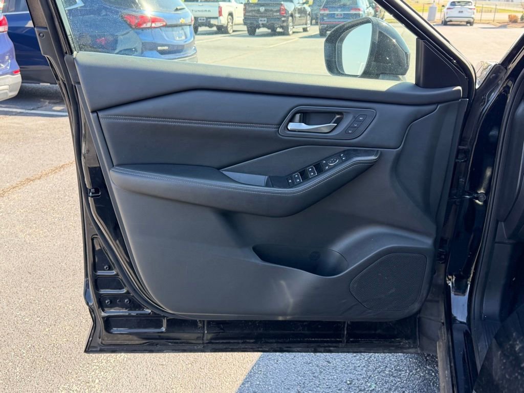 Used 2024 Nissan Rogue SL w/ SL Premium Package image 12