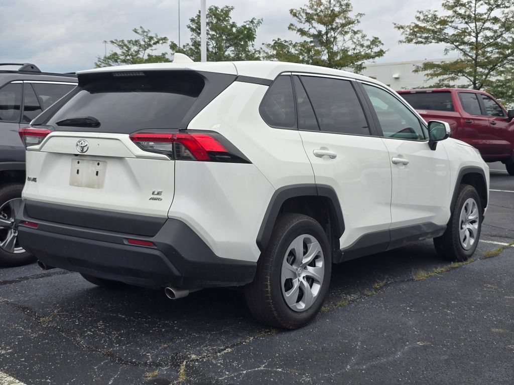 Used 2024 Toyota RAV4 LE AWD/4WD image 8