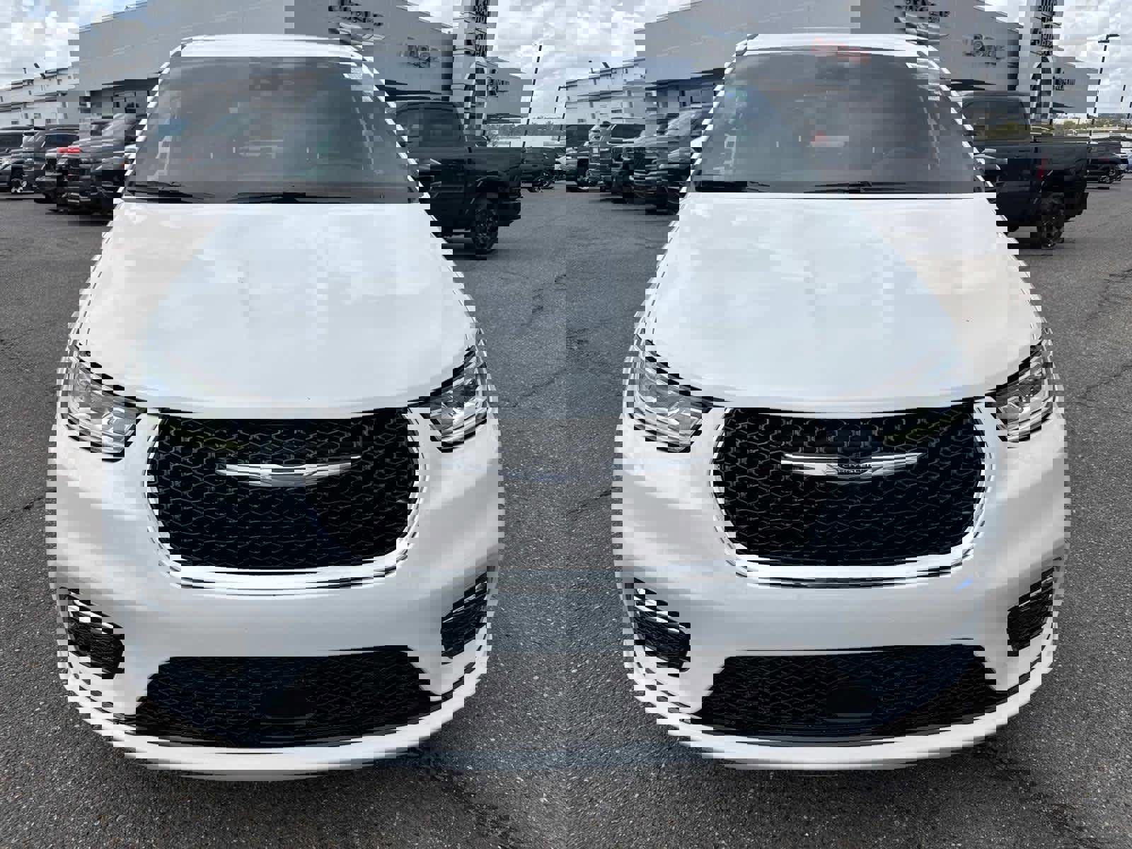 New 2026 Chrysler Pacifica Select image 2