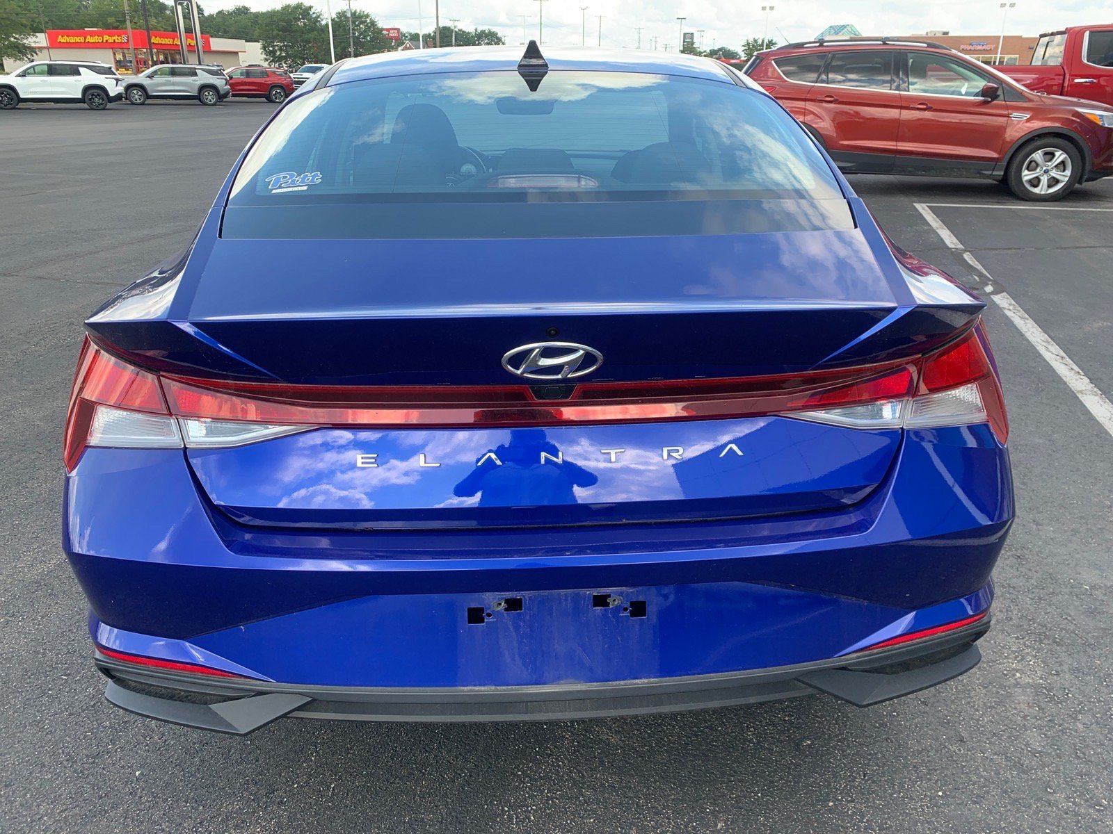 Used 2022 Hyundai Elantra SEL w/ Convenience Package FWD image 4
