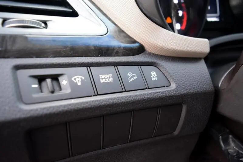 Used 2017 Hyundai Santa Fe Sport image 16