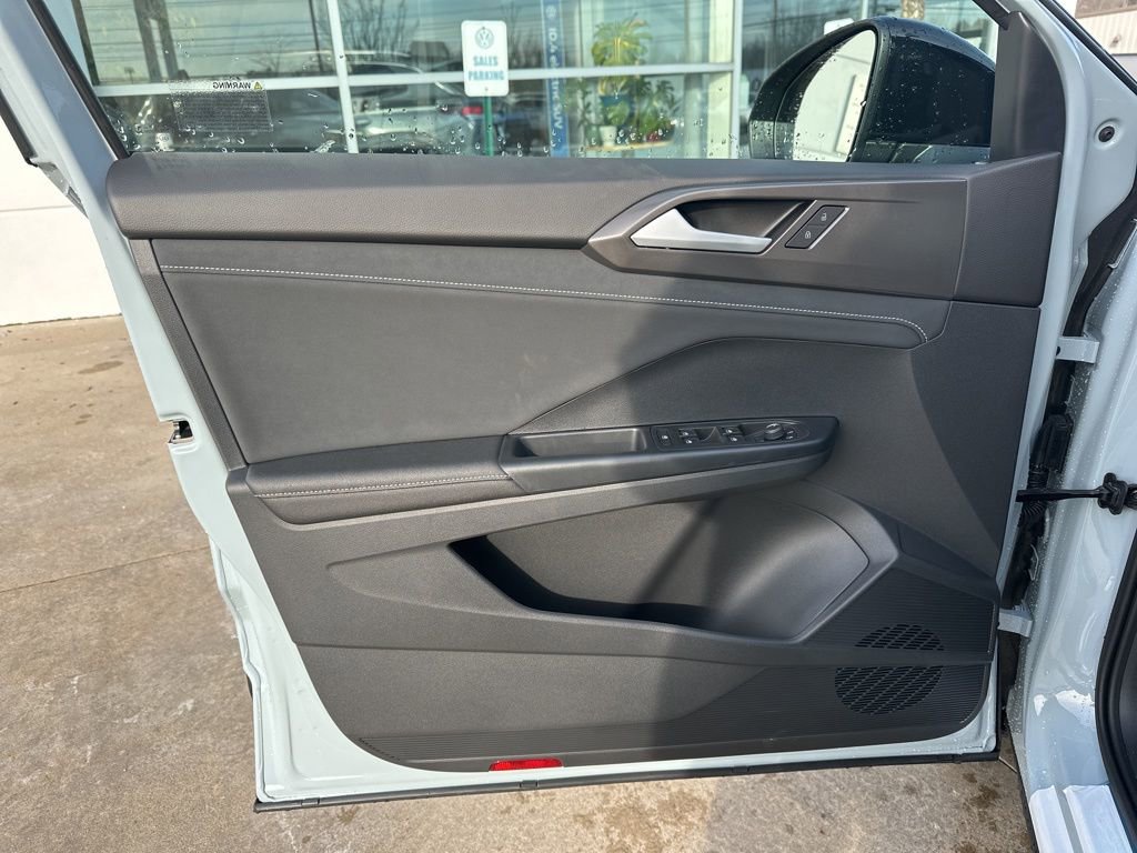 New 2026 Volkswagen Taos SE image 10