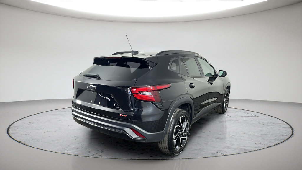 Used 2024 Chevrolet Trax RS w/ Sunroof Package FWD image 4