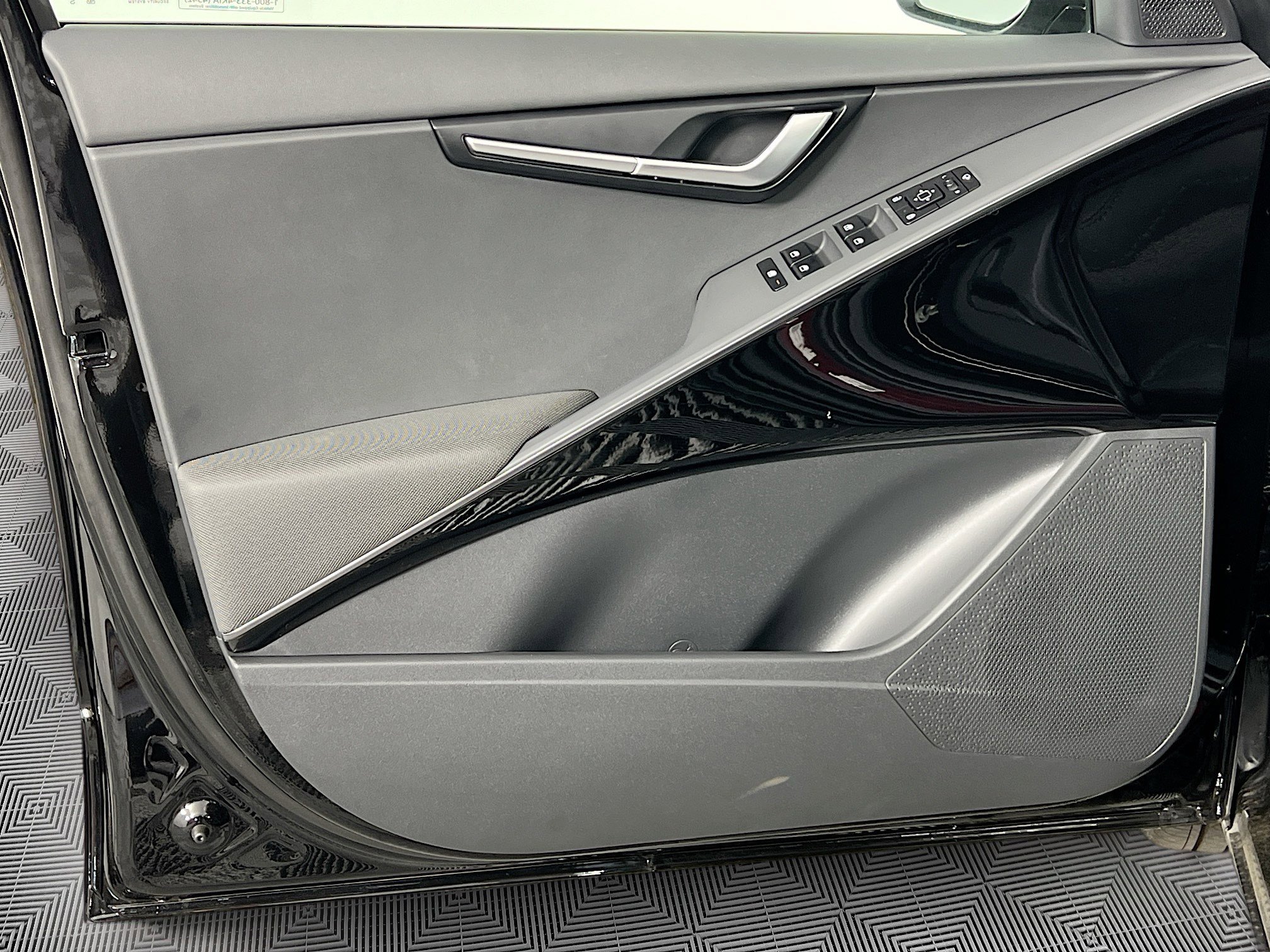 New 2025 Kia Niro EX Touring image 20