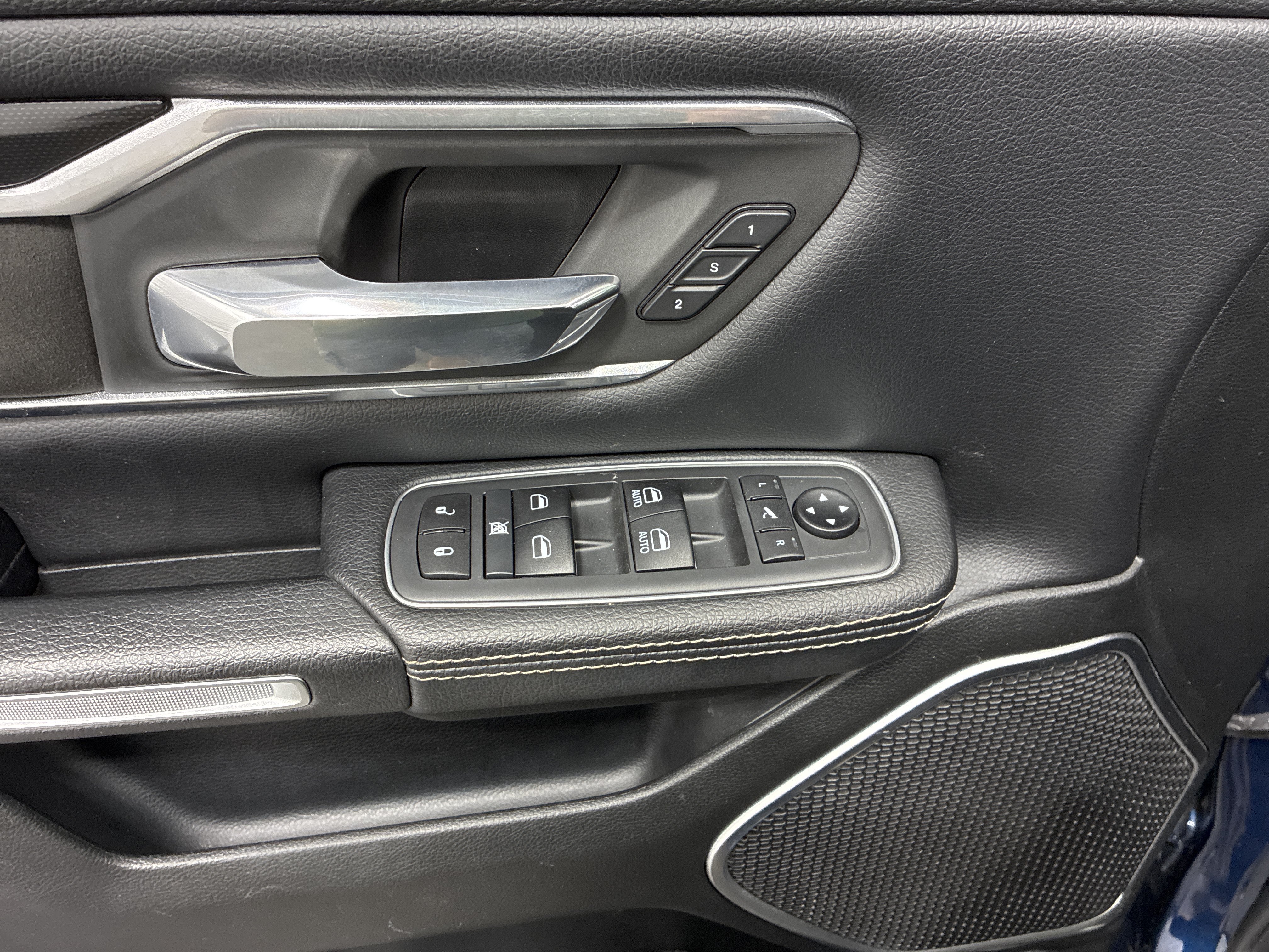 Used 2021 RAM 1500 Laramie w/ Sport Appearance Package AWD/4WD image 16