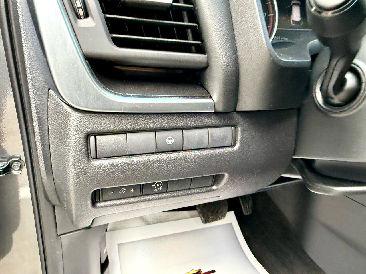 Used 2023 Nissan Rogue SV image 27