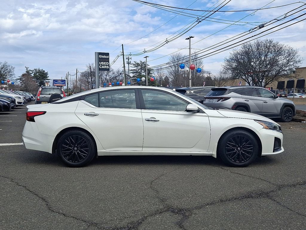 Used 2025 Nissan Altima 2.5 SV w/ SV Special Edition Package image 8