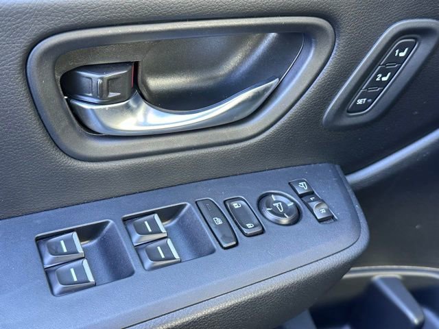 Used 2025 Honda Pilot TrailSport image 27
