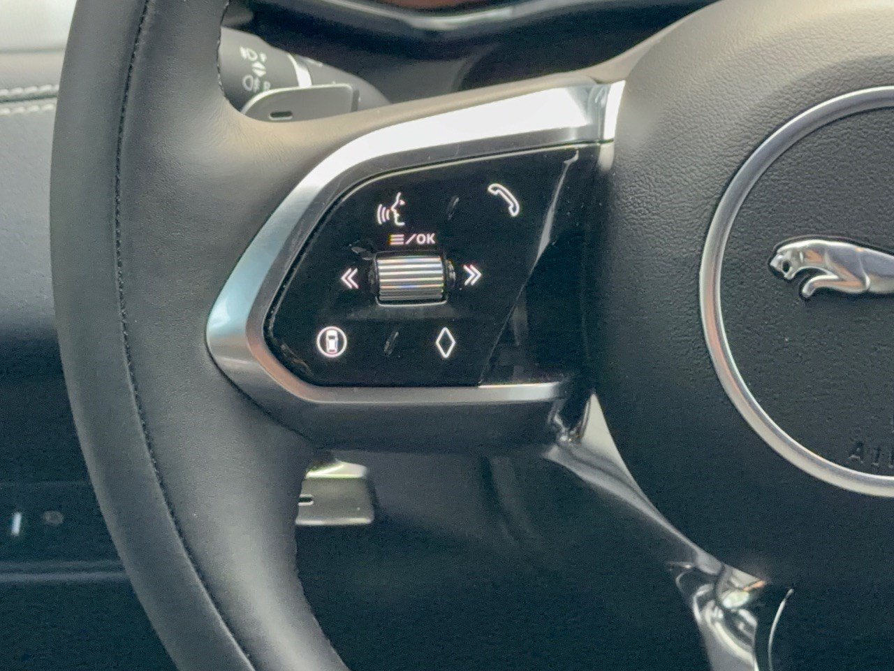 New 2026 Jaguar F-PACE R-Dynamic S AWD/4WD image 18