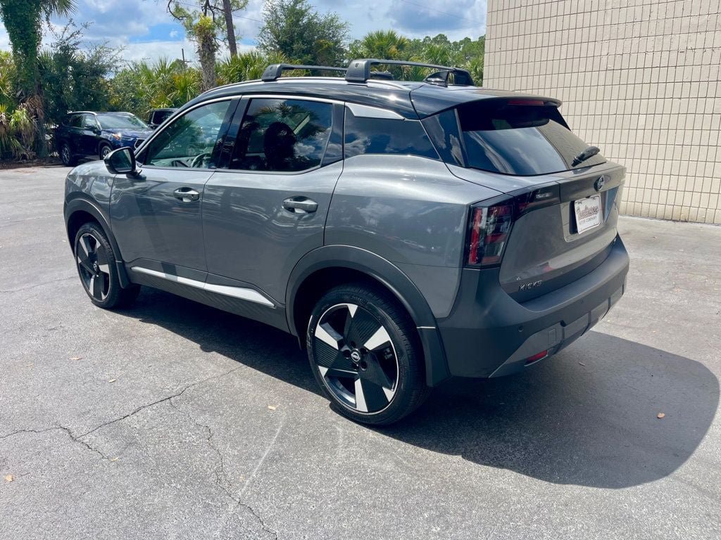 Used 2025 Nissan Kicks SR FWD image 3