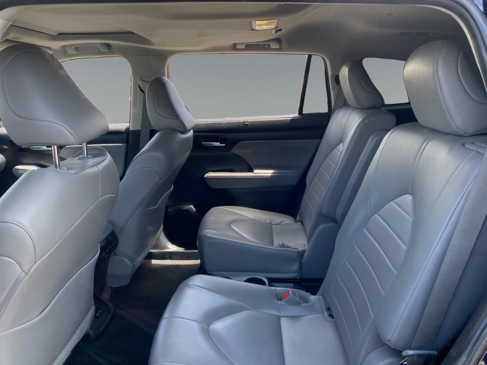 Used 2023 Toyota Highlander XLE FWD image 13