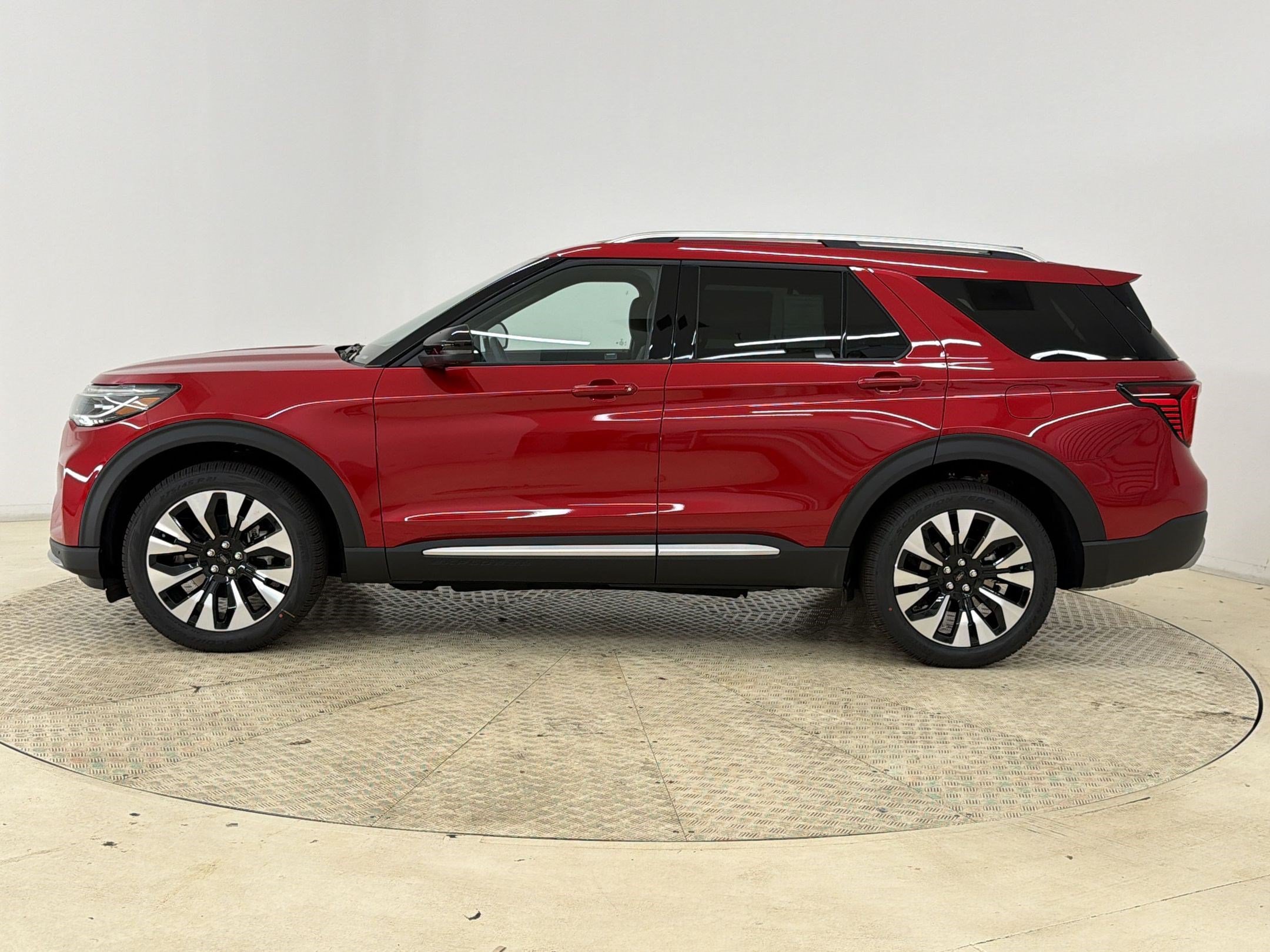 New 2026 Ford Explorer Platinum w/ LUX Leather Package AWD/4WD image 2