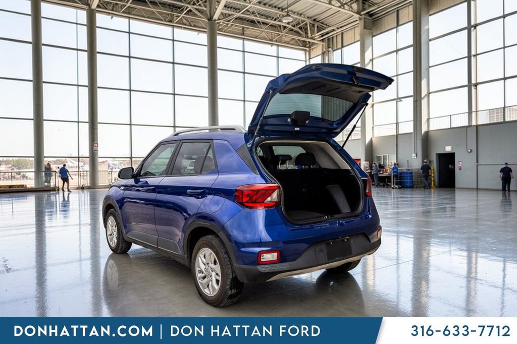 Used 2020 Hyundai Venue SEL image 24