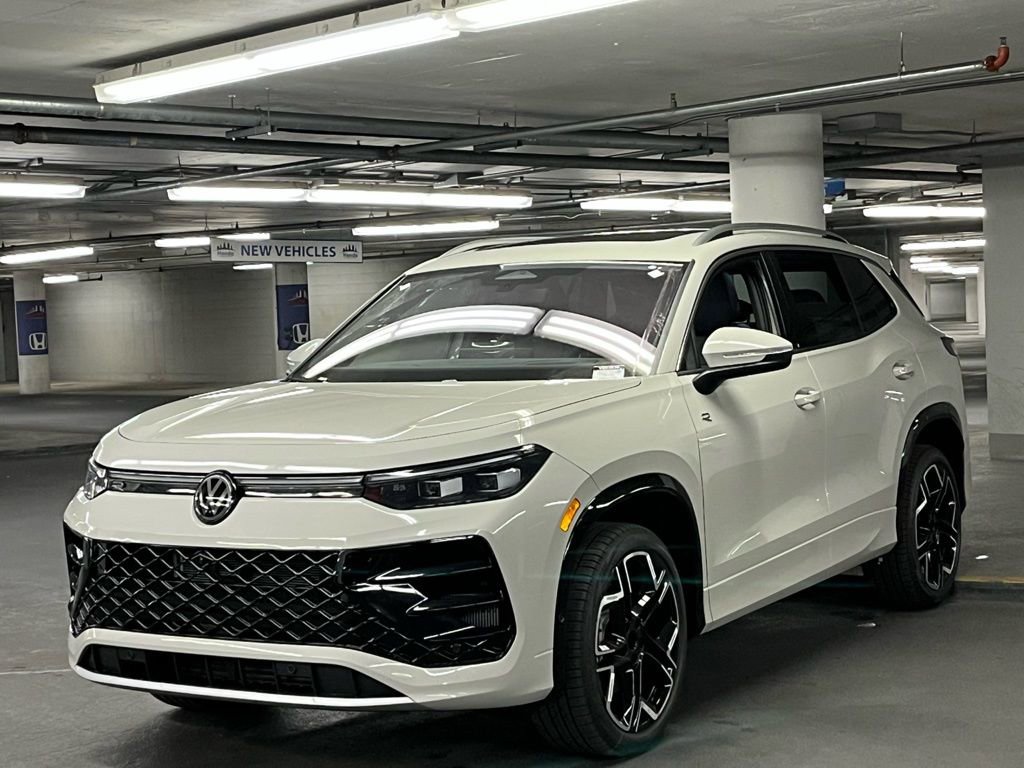 New 2026 Volkswagen Tiguan SEL R-Line image 3