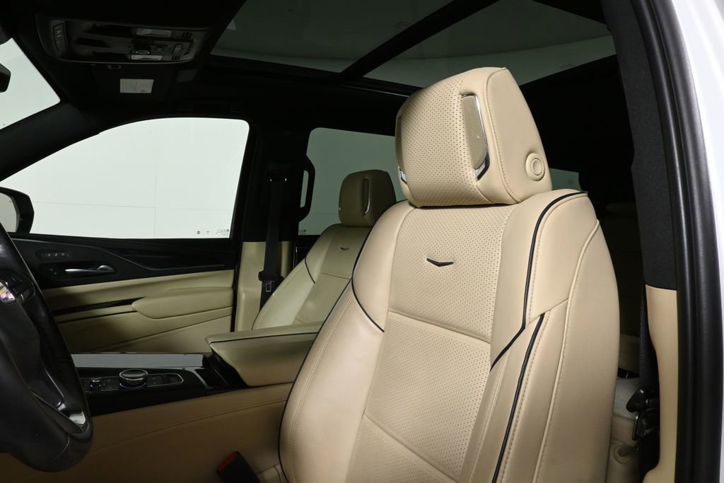 Used 2023 Cadillac Escalade Premium Luxury AWD/4WD image 16