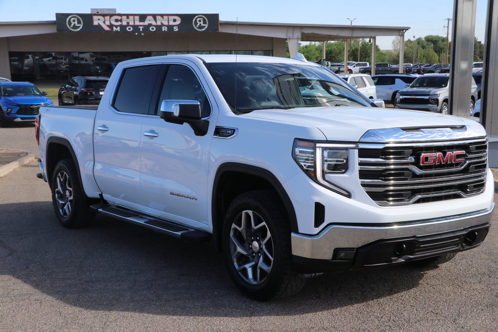 Used 2024 GMC Sierra 1500 SLT AWD/4WD image 1