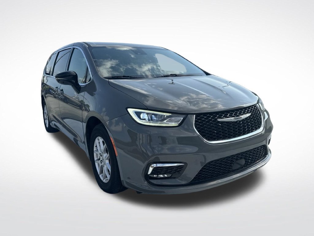 Used 2025 Chrysler Pacifica Select FWD image 6