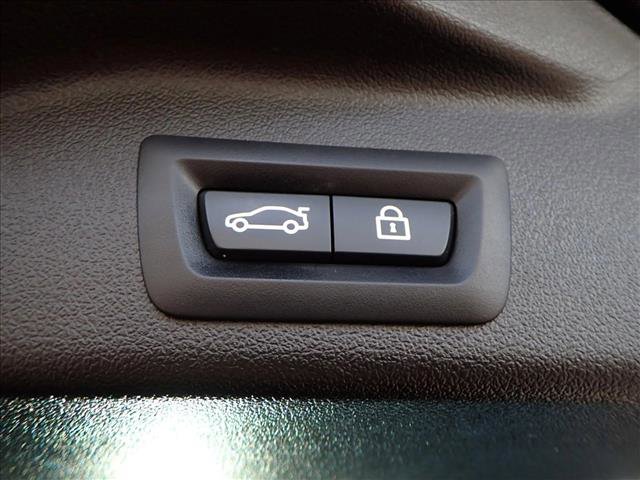 Used 2021 BMW X5 M50i image 10