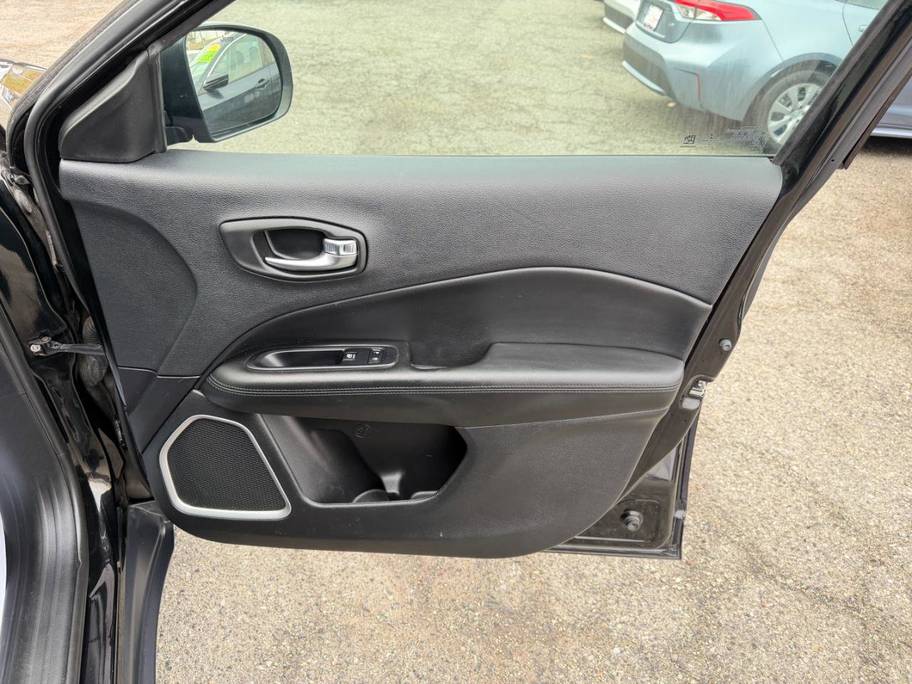 Used 2019 Jeep Compass Latitude image 44