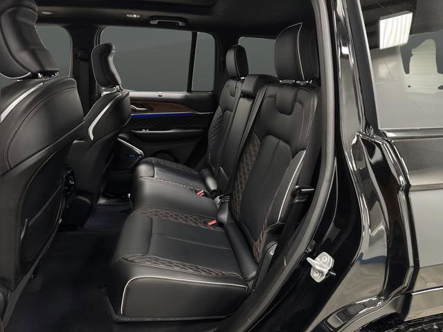 Used 2025 Jeep Grand Cherokee Summit w/ Obsidian Package image 32