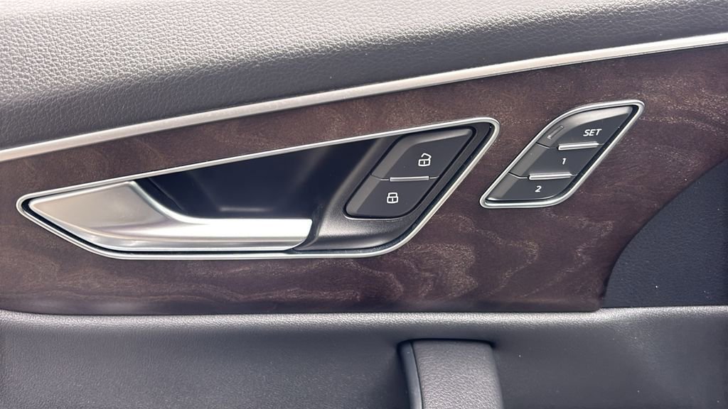 Used 2020 Audi Q8 Premium Plus w/ Premium Plus Package AWD/4WD image 12