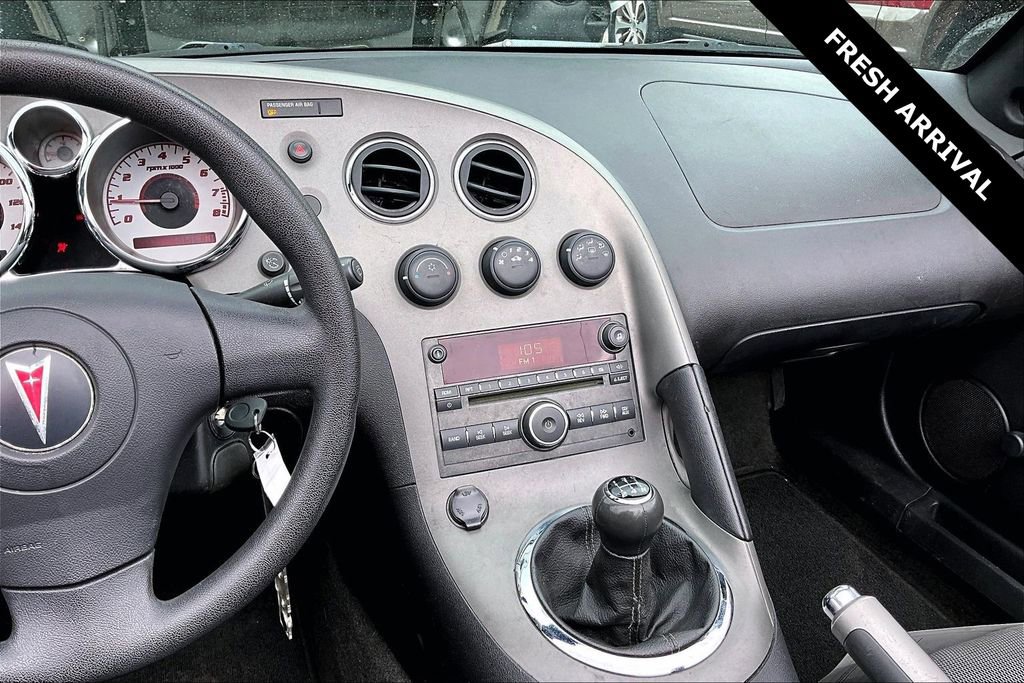 Used 2007 Pontiac Solstice Convertible image 9