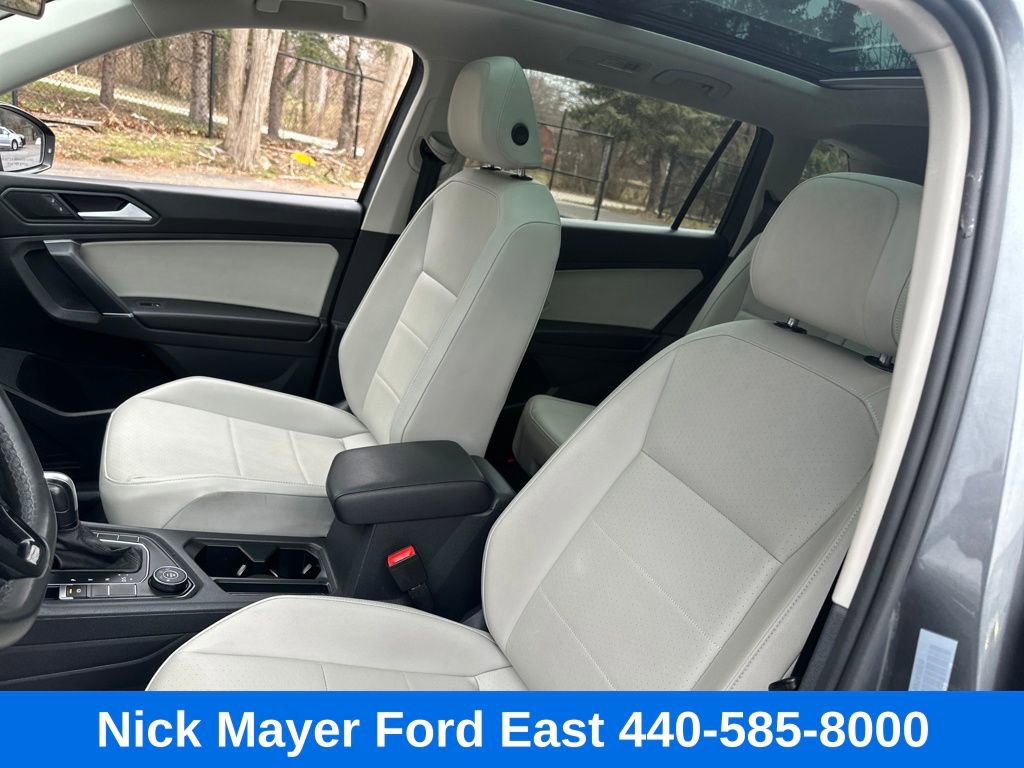 Used 2020 Volkswagen Tiguan SE w/ Panoramic Sunroof Package image 26