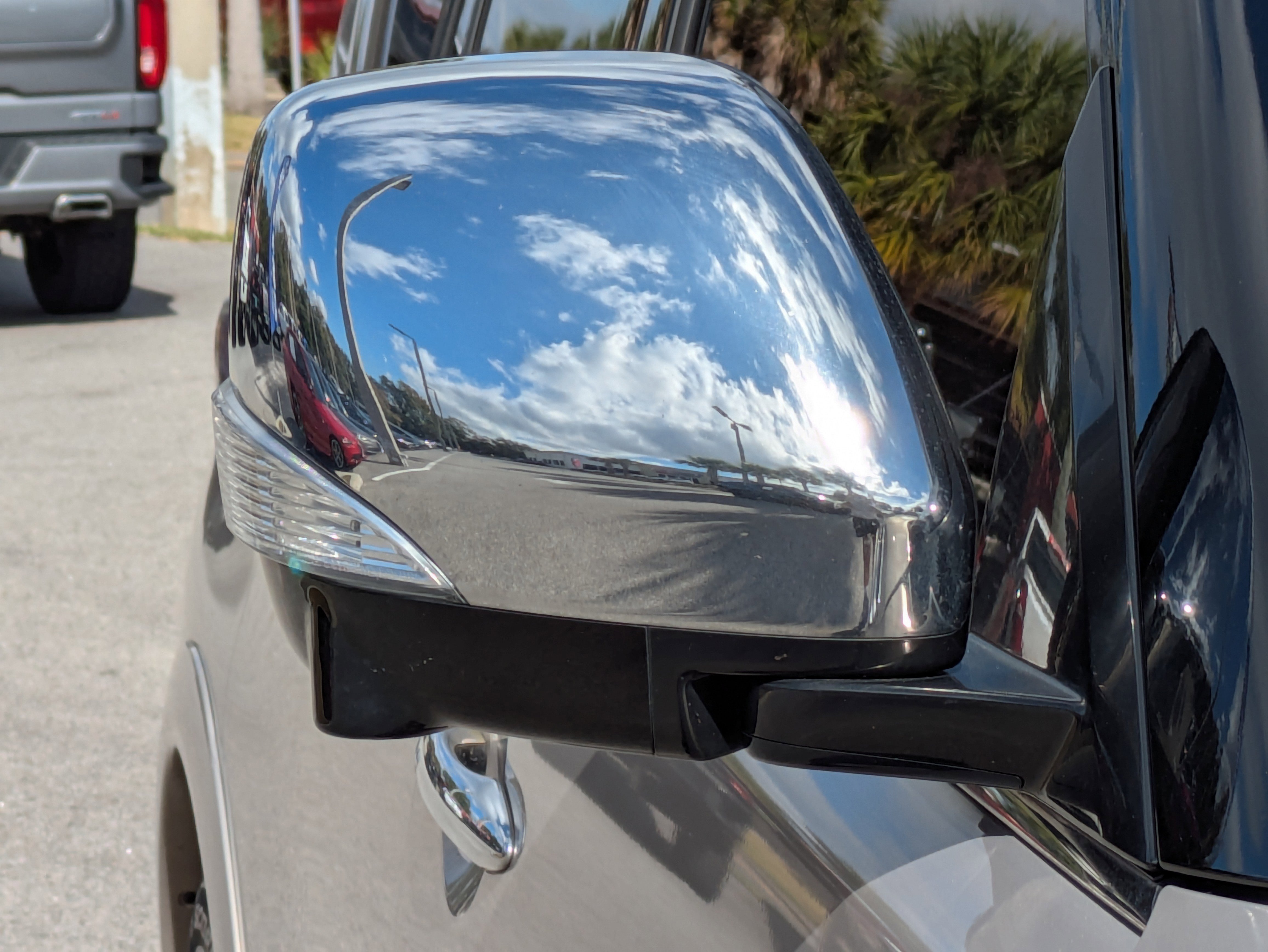 Used 2021 INFINITI QX80 Sensory w/ All-Season Package image 11