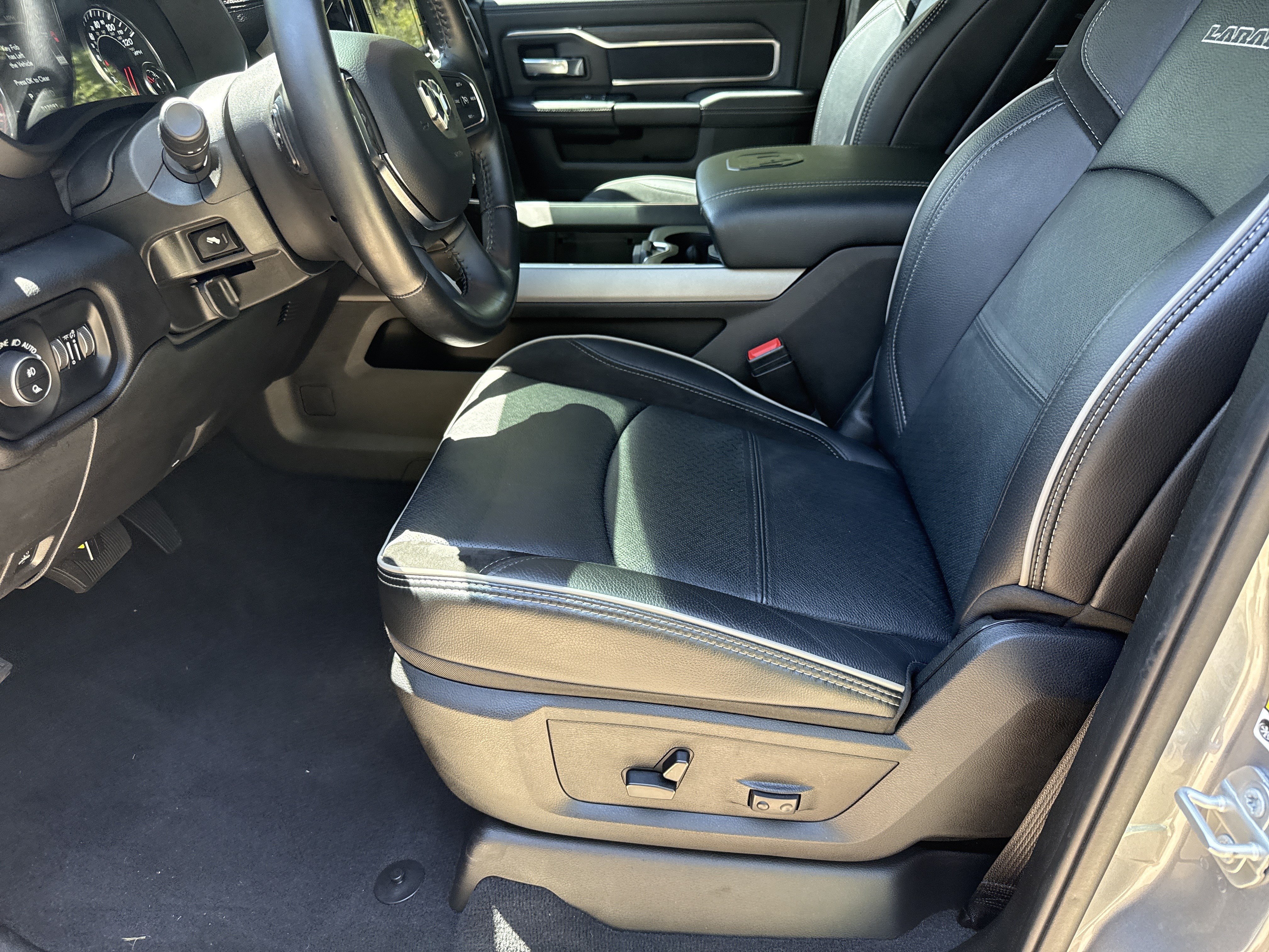 Used 2024 RAM 3500 Laramie w/ Night Edition AWD/4WD image 9
