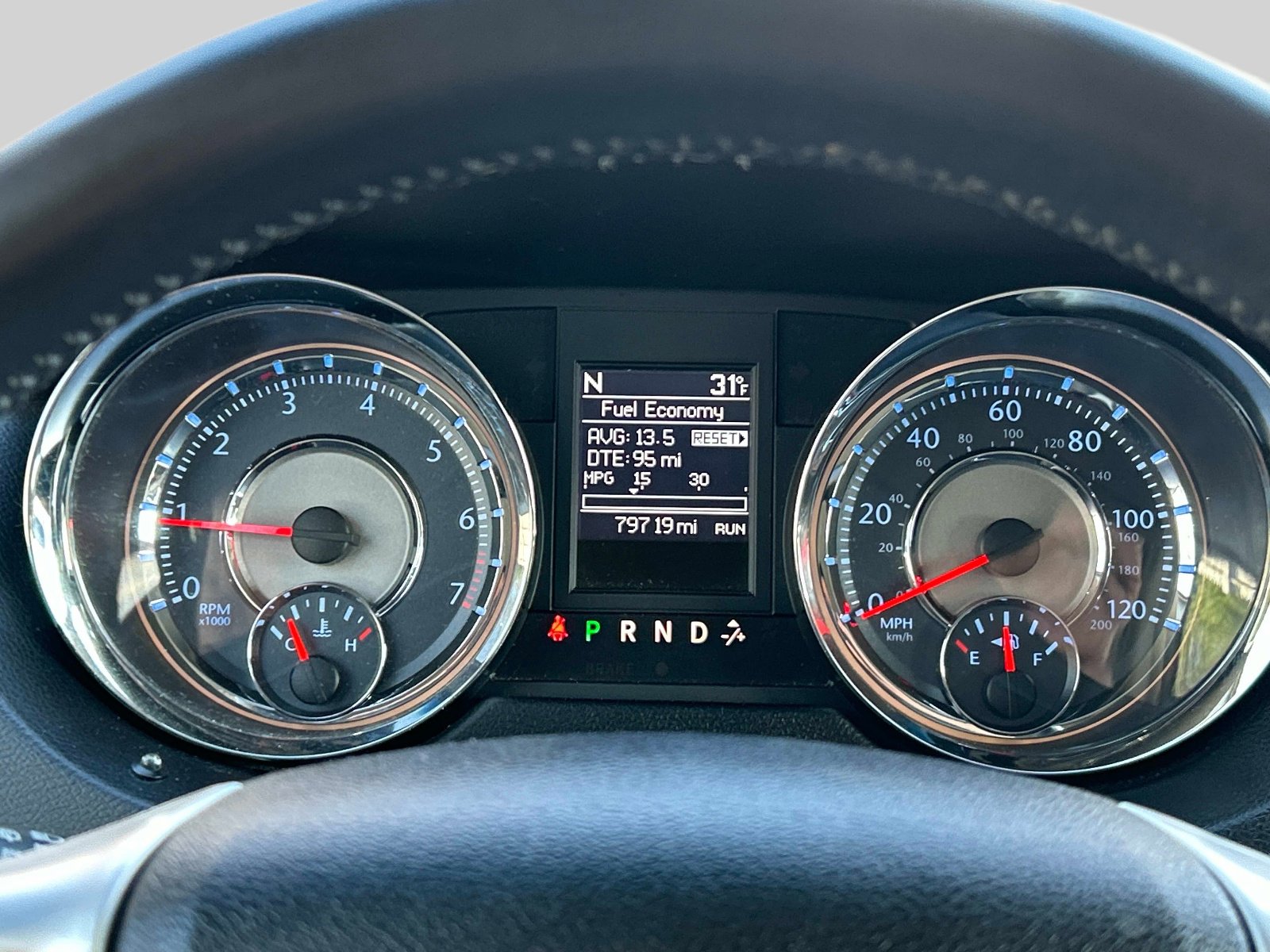 Used 2015 Chrysler Town & Country Touring FWD image 27