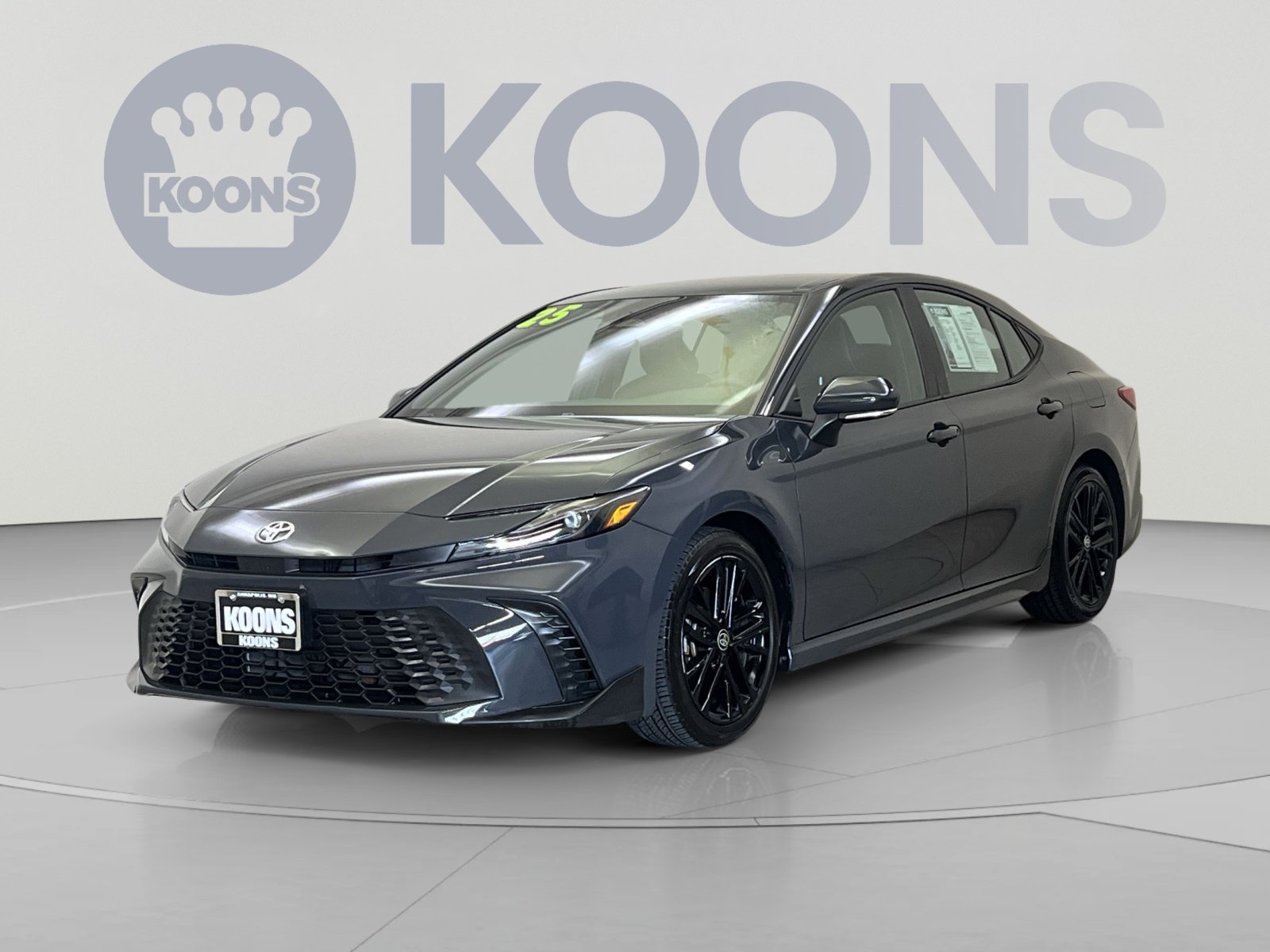 Used 2025 Toyota Camry SE FWD image 4