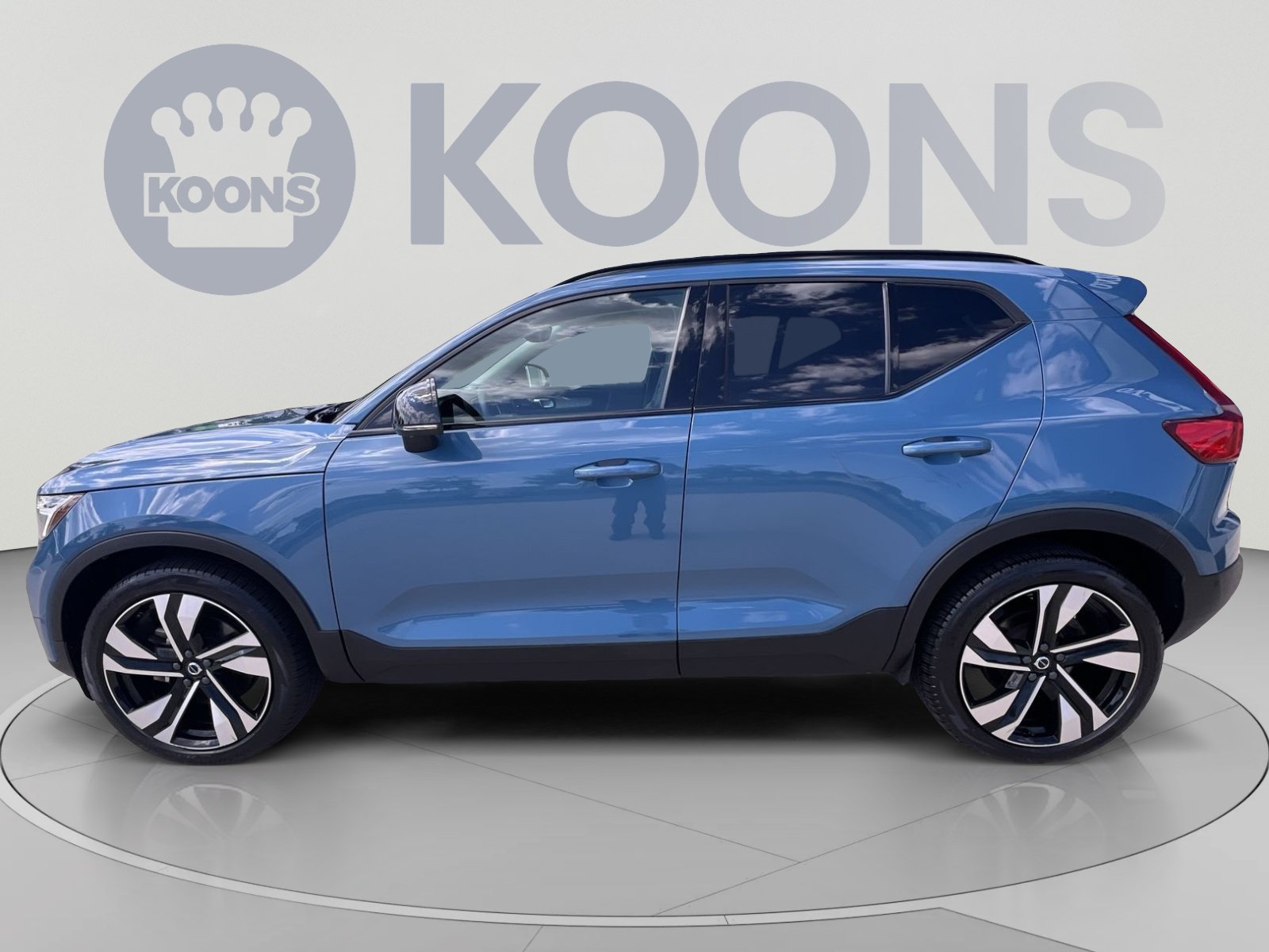 Used 2024 Volvo XC40 B5 Ultimate w/ Protection Package Premier AWD/4WD image 2