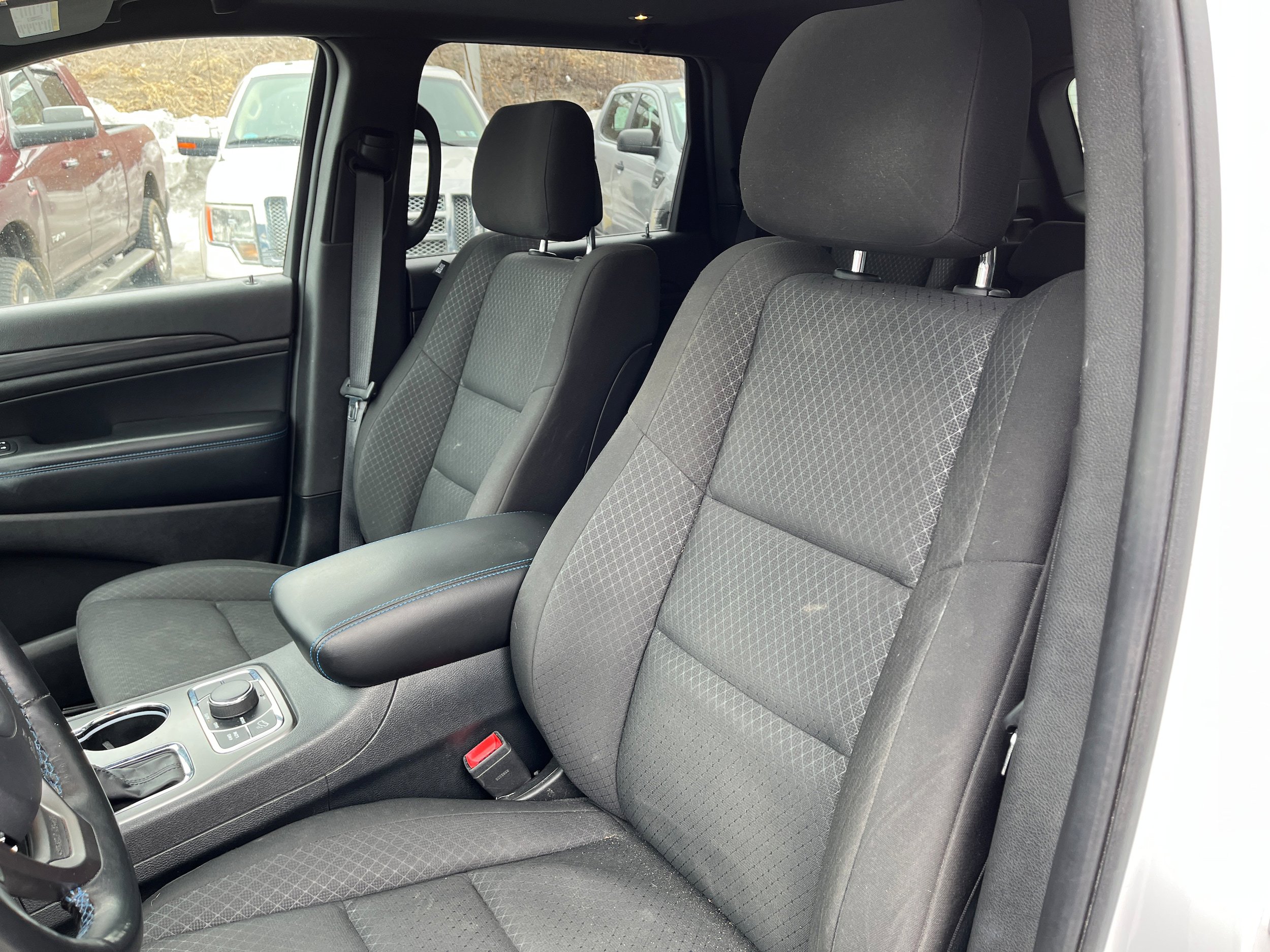 Used 2019 Jeep Grand Cherokee Laredo image 9