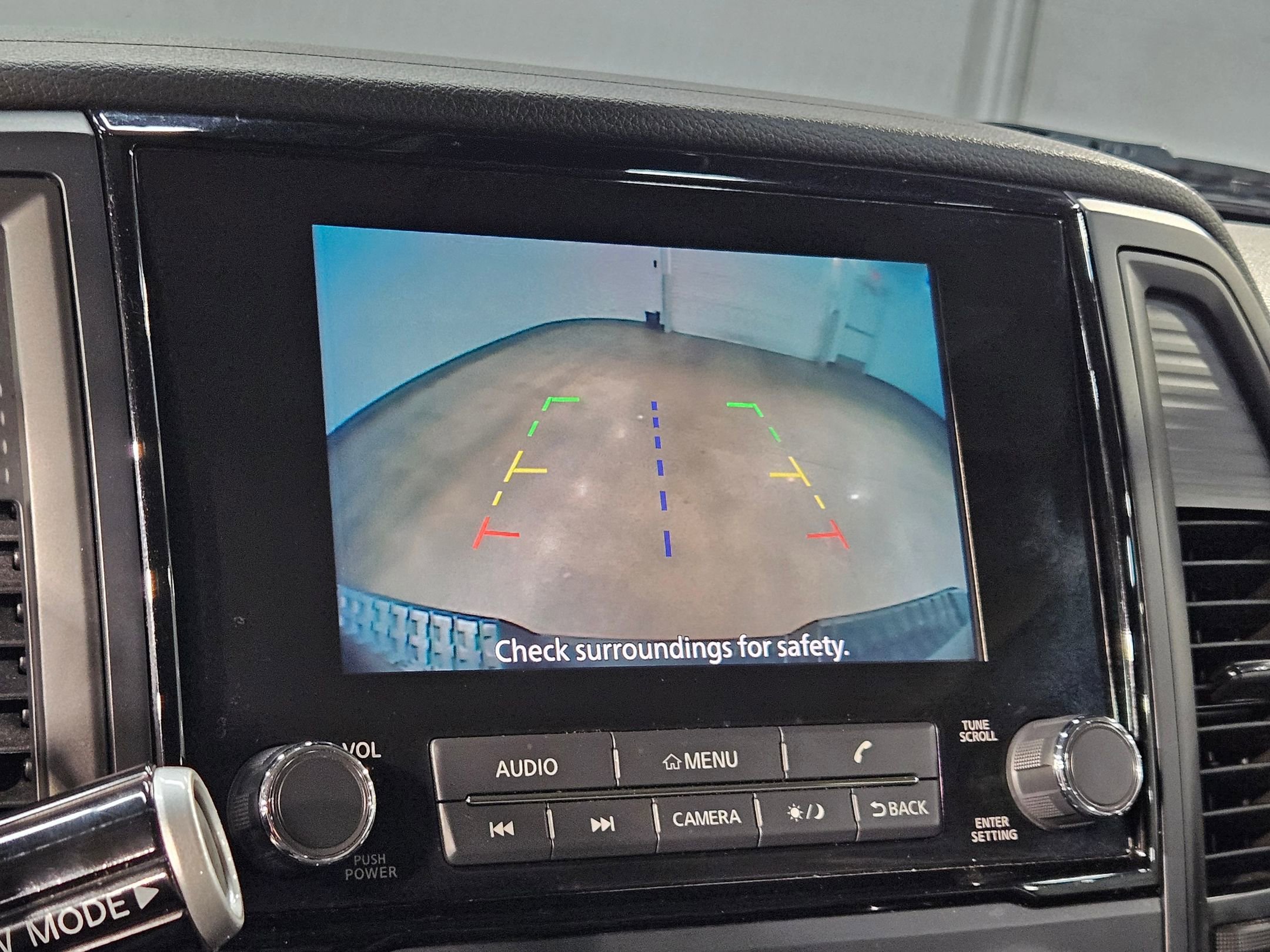Used 2023 Nissan Titan SV image 30