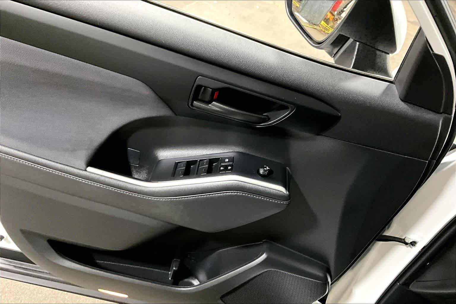Used 2023 Toyota Highlander LE FWD image 36
