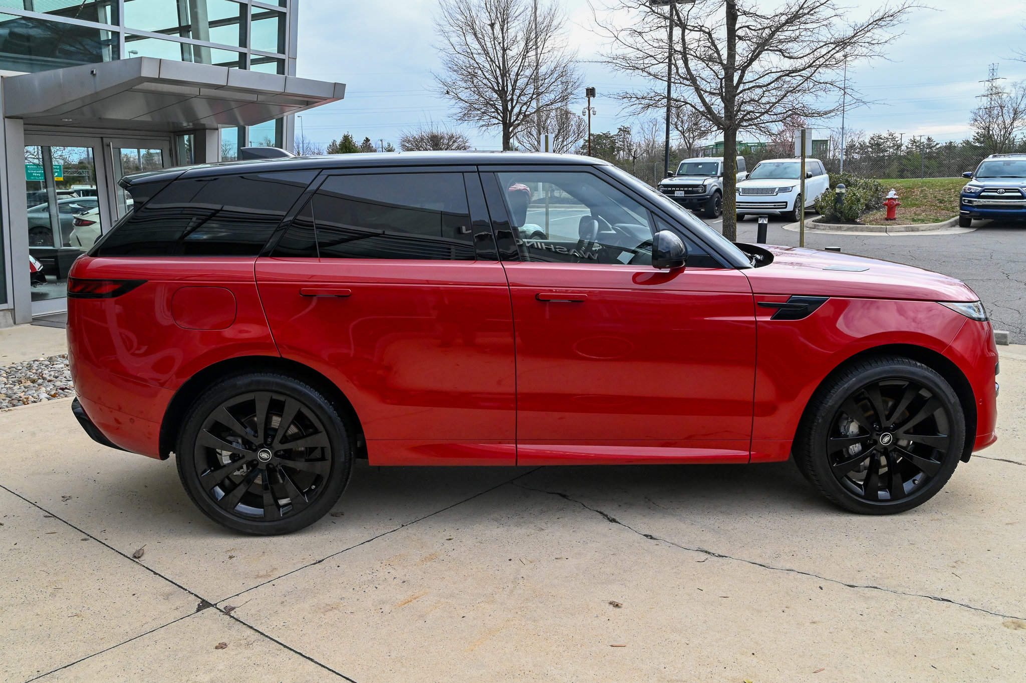 Used 2025 Land Rover Range Rover Sport Dynamic SE image 4