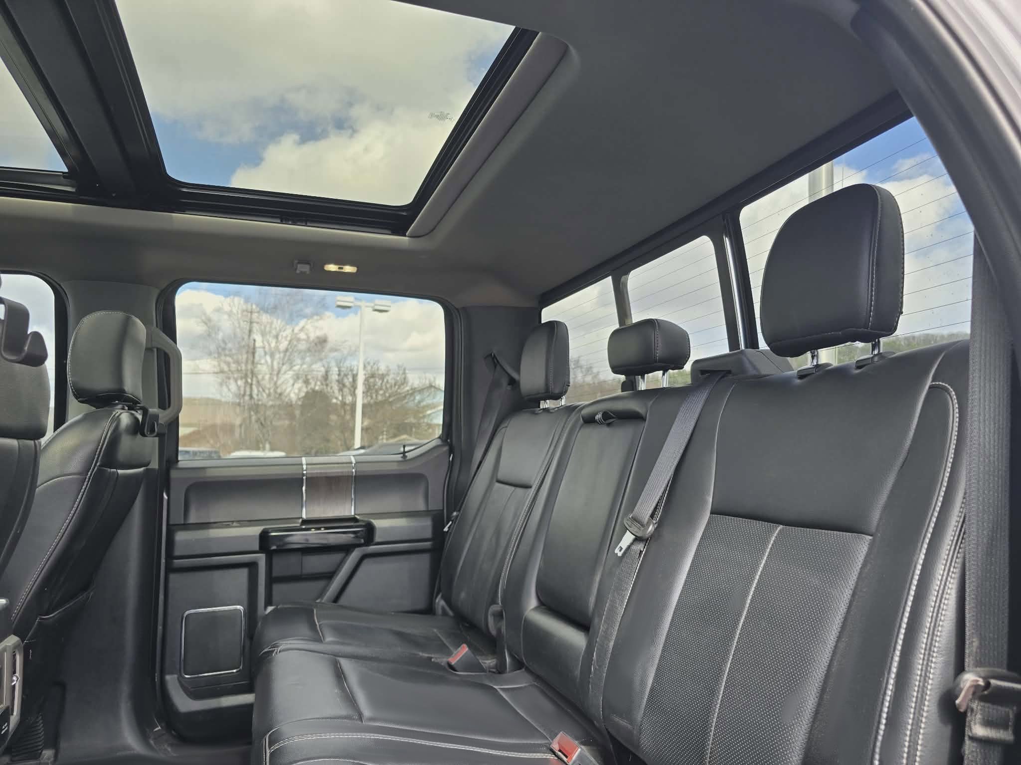 Used 2021 Ford F350 Lariat image 11