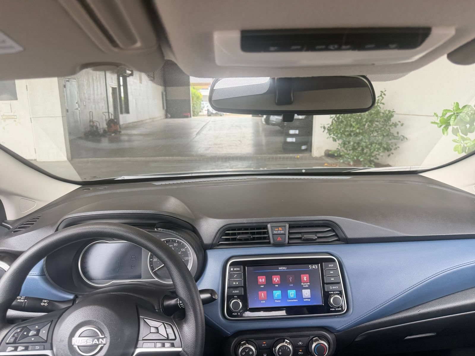 Used 2025 Nissan Versa SV FWD image 33