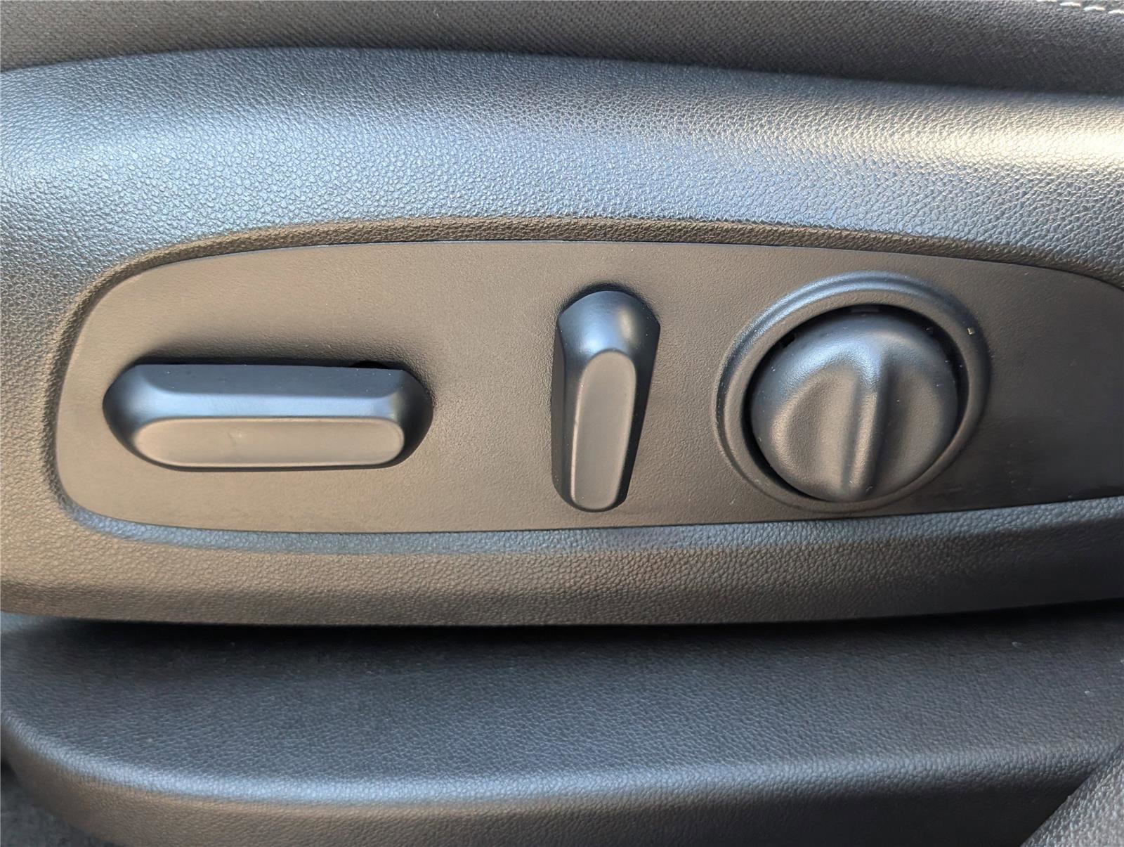 Used 2018 Chevrolet Equinox LT w/ Sun & Infotainment Package image 21